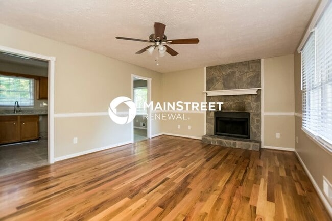Photo - 3 Bedroom Pet-Friendly Home in Dallas, GA with Main Street Renewal