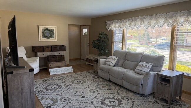 Photo - 3 Bed 1.5 Bath Near Lake Michigan