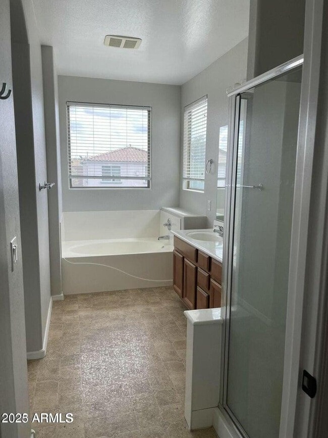 Building Photo - 3117 S Southwind Dr