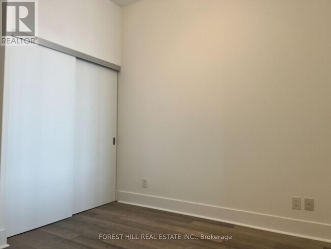 Photo - 32 Davenport Rd Unité 2105