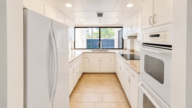 Photo - 322 E Huntington Dr
