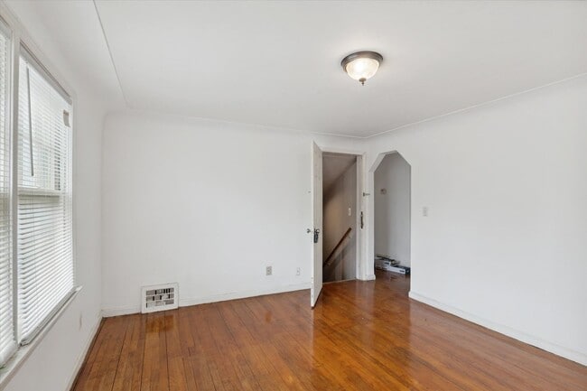 Photo - 22107/22109/22111 15 Mile Rd - T - Dubai 2... Unit 22111 15 Mile Rd TR 11/3/25