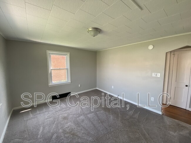 Photo - 101 Fame Ave