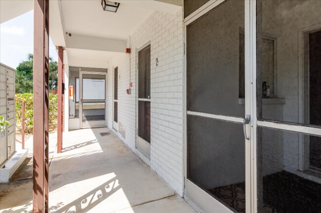 Photo - 2348 Shelley St Unidad 12