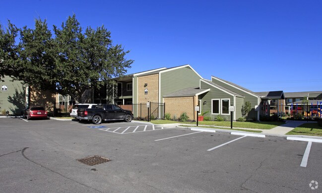 The Reserve at Creekbend Apartments - The Reserve at Creekbend Apartments