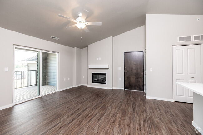 2BR, 2BA - 1,000 SF - Third Floor Vaulted Ceiling - Sycamore Suites Apartments