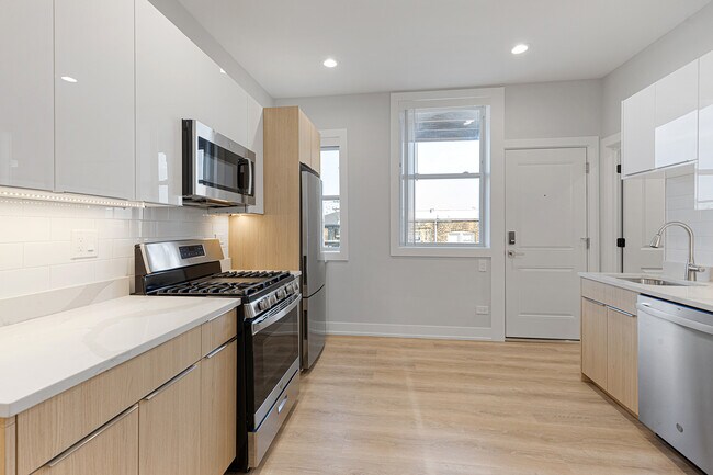 Photo - 7423 N Clark St Unit 2