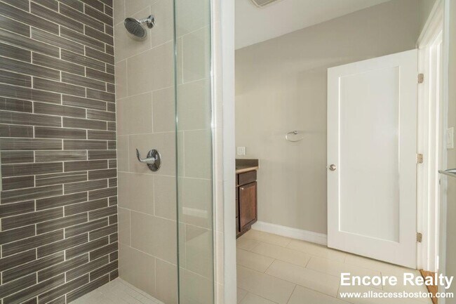 Photo - 339 D St Unidad 11