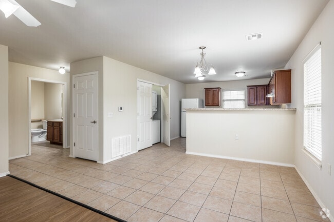 1BR, 1BA - 784SF - Dining Room - Red Cedar Village