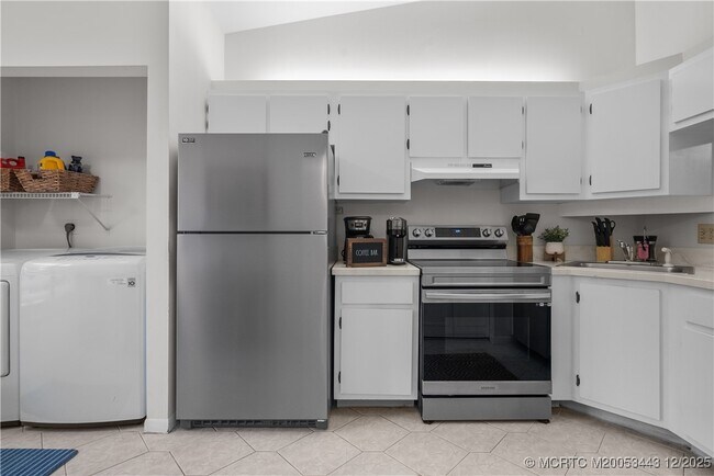 Photo - 1544 SW Silver Pine Way