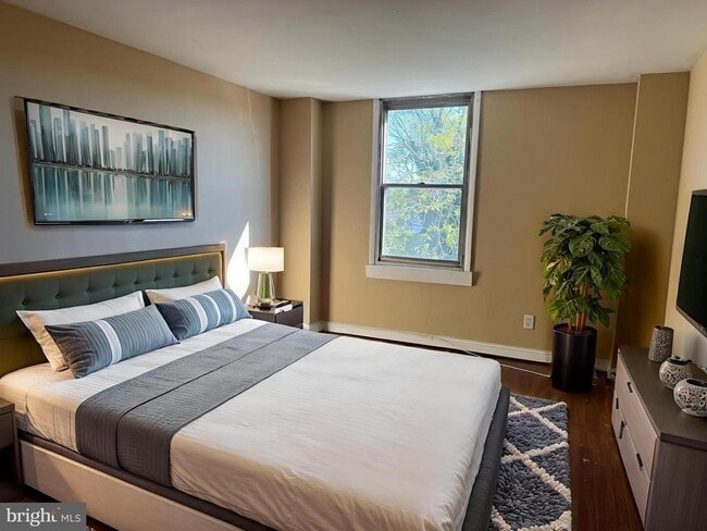 Building Photo - 4600 Duke St Unit 617