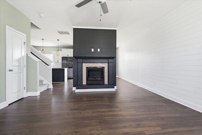 Photo - 1717 Stackhouse Dr