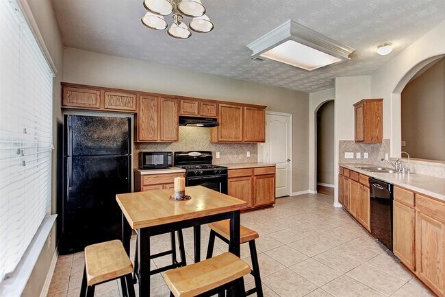 Photo - 9211 Hidden Lake E Dr