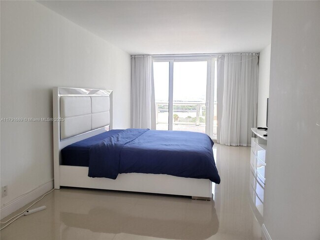 Photo - 1717 N Bayshore Dr