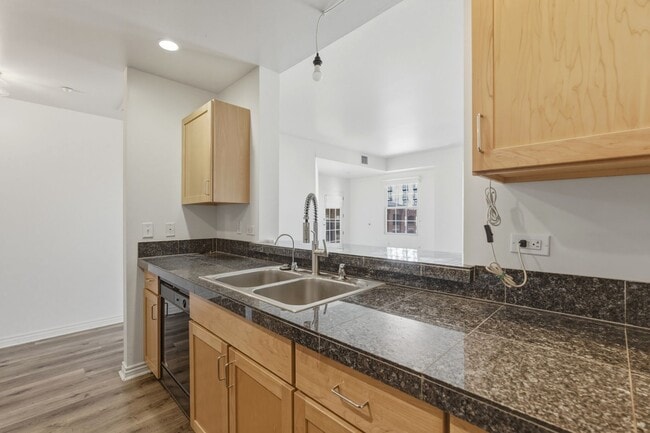 Photo - 2-bedroom, 2-bathroom condo with city views Unit 6J