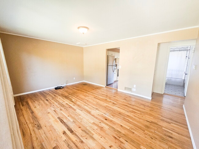 Photo - 1424 E 39th Ave