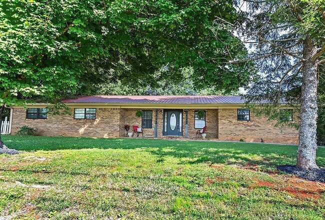 Building Photo - For Rent – Spacious 3 Bedroom Home on 1.5 Acres in Cleveland, TN