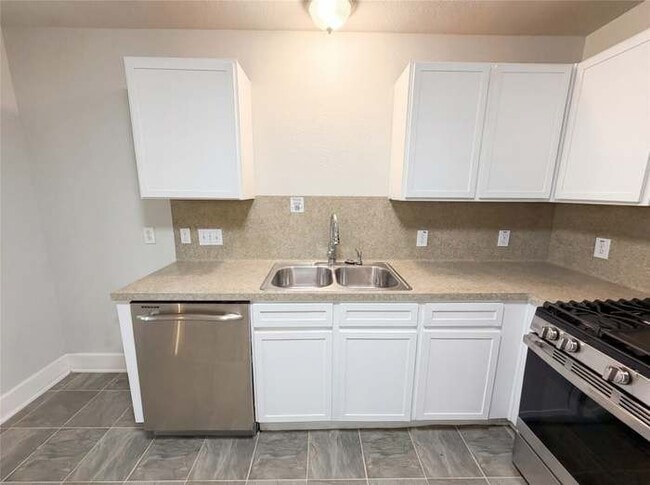 Photo - 414 Binnacle Way