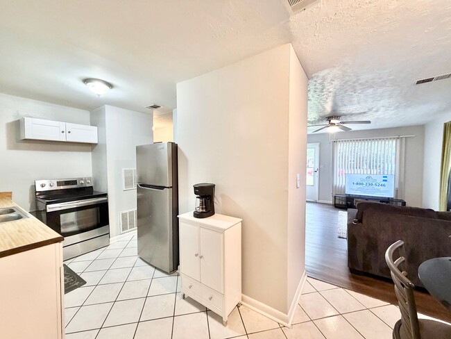 Photo - Home near downtown Savannah, Ga!! large fenced in backyard!!