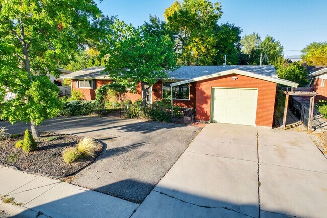 Photo - 3bd/2ba Home on Large Private Lot