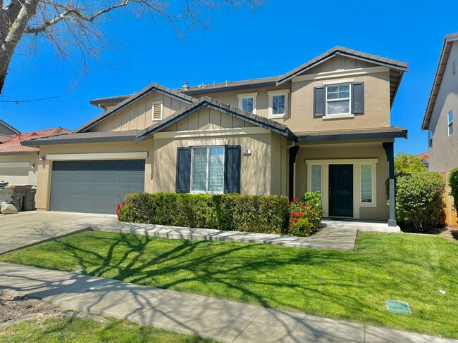 LARGE & SPACIOUS 4 BED, 3 BATH, 2 CAR GARA... - LARGE & SPACIOUS 4 BED, 3 BATH, 2 CAR GARA... Casa