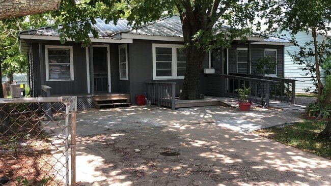 Photo - Gorgeous completed renovated Home in Freeport, TX. HABLAMOS ESPAÑOL!