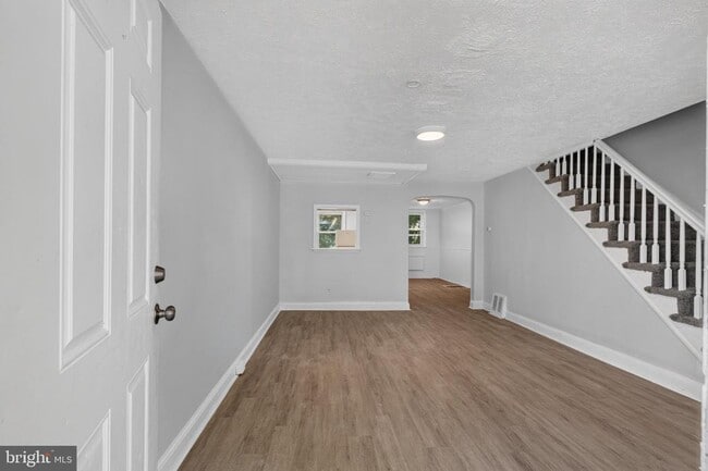 243 W 22nd St