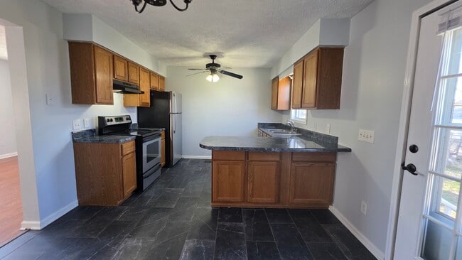 Photo - 912 Lyme Brook Ln