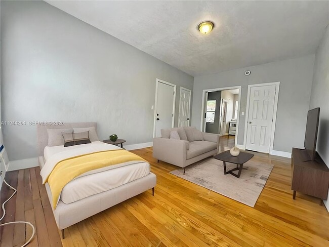 Photo - 315 W 28th St Unit 8