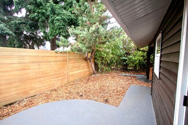 Photo - 4633 N Gantenbein Ave