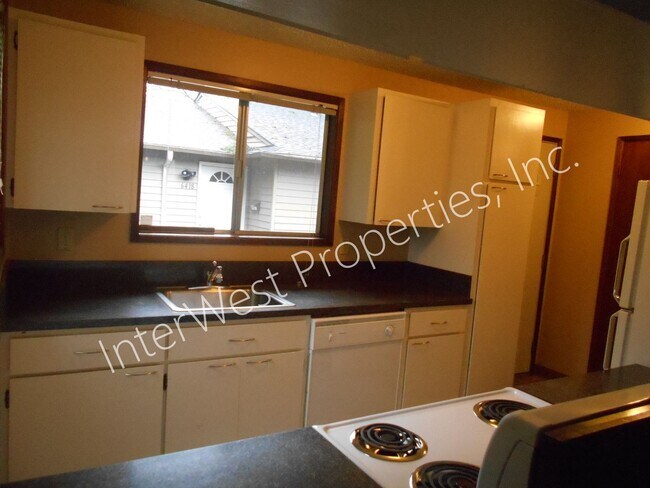 Photo - FRIE02-COM Unit 6428