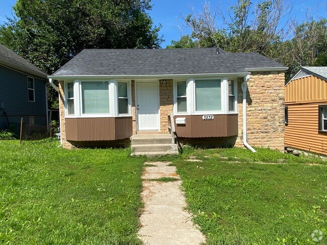 Building Photo - Fully Remodeled House!