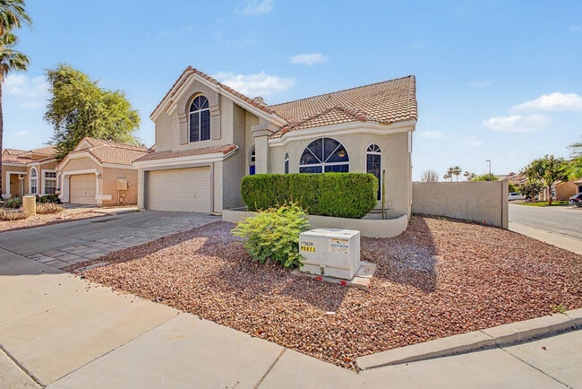 Building Photo - 1006 S Tiago Dr