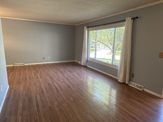 Photo - 2325 Queens Ct