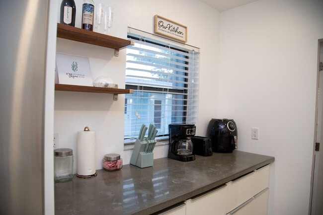 Photo - 916 W Drew St