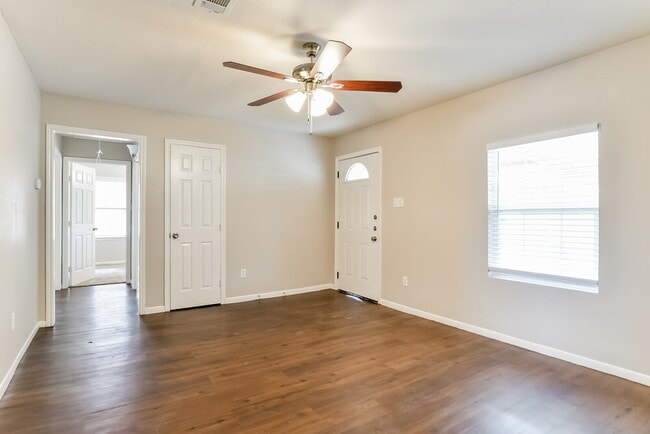 Photo - 11611 Duane St