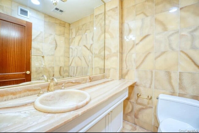 Photo - 171 Great Neck Rd