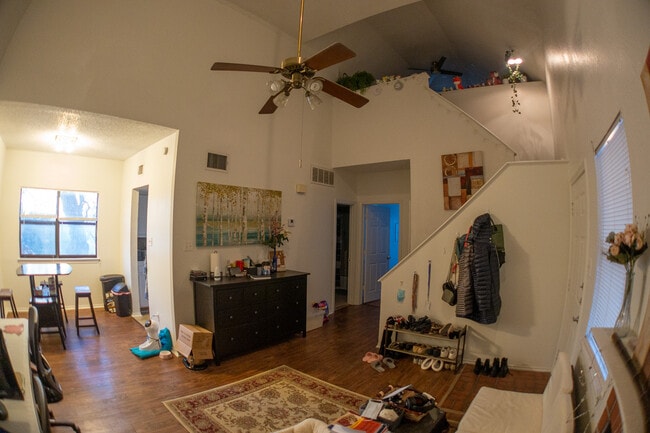 Photo - 706 W 22nd St