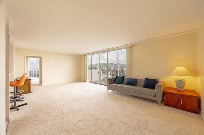 Building Photo - 2160 Century Pk E