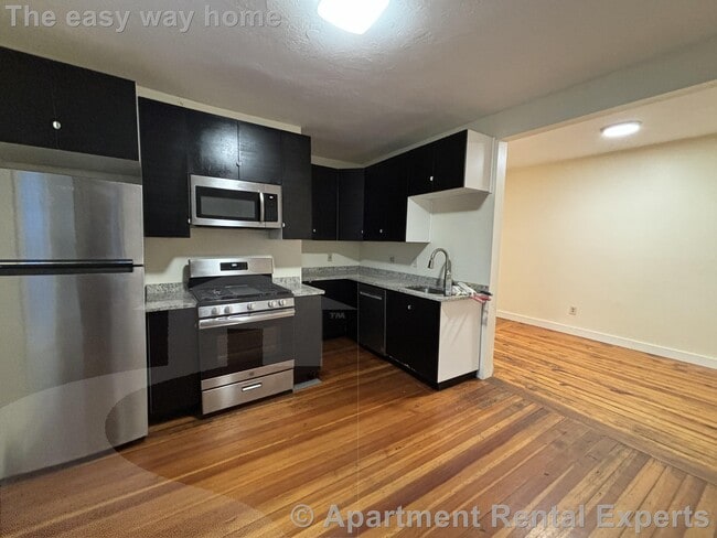 Building Photo - 66 Pleasant St Rental