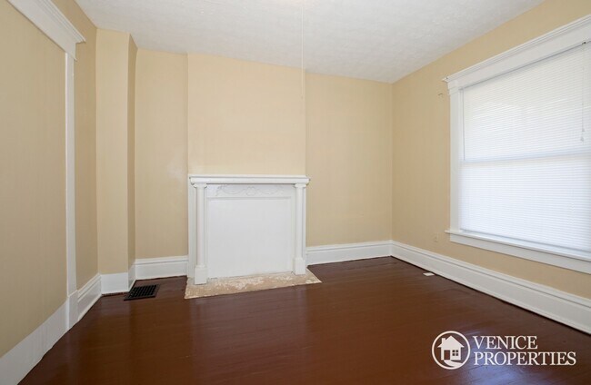 Photo - 1665 N 4th St