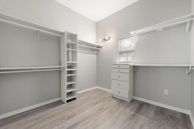 Photo - 880 Melody Ln