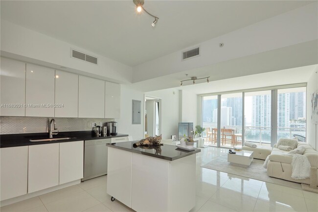 Photo - 92 SW 3rd St Condominio Unidad 1211