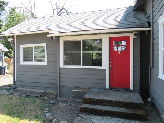 Building Photo - Total Remodeled One Bedroom Unit C Rental