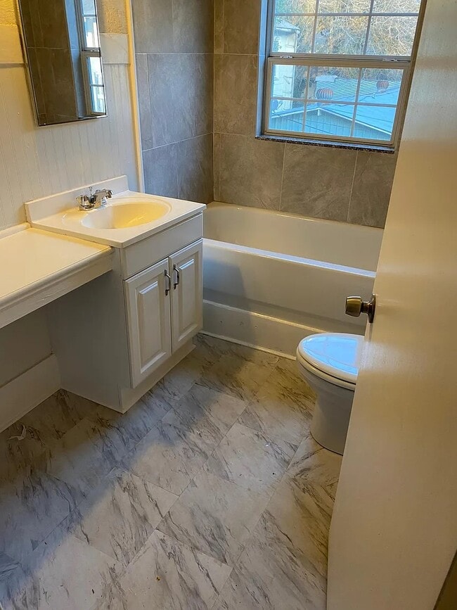 Photo - 304 Welch St