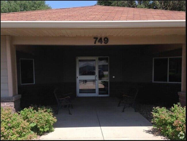 Building Photo - 749 Streeter Dr Rental