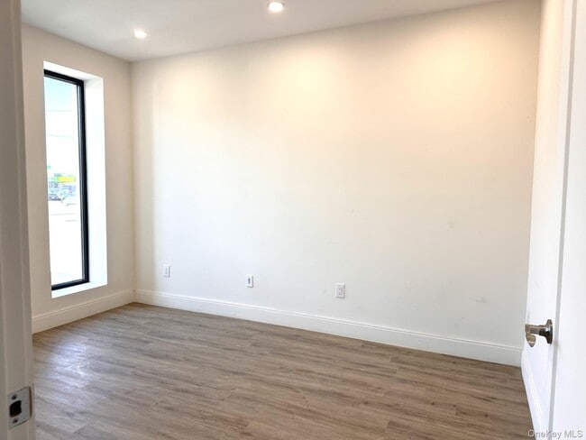 Photo - 362 W Merrick Rd Unit 101