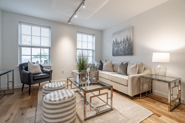 1 habitación - Sala de estar (apto. 416) - The Shirt Corner Apartments