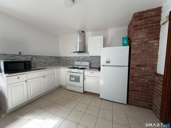 Building Photo - 394 Bishop Ave Unit 1