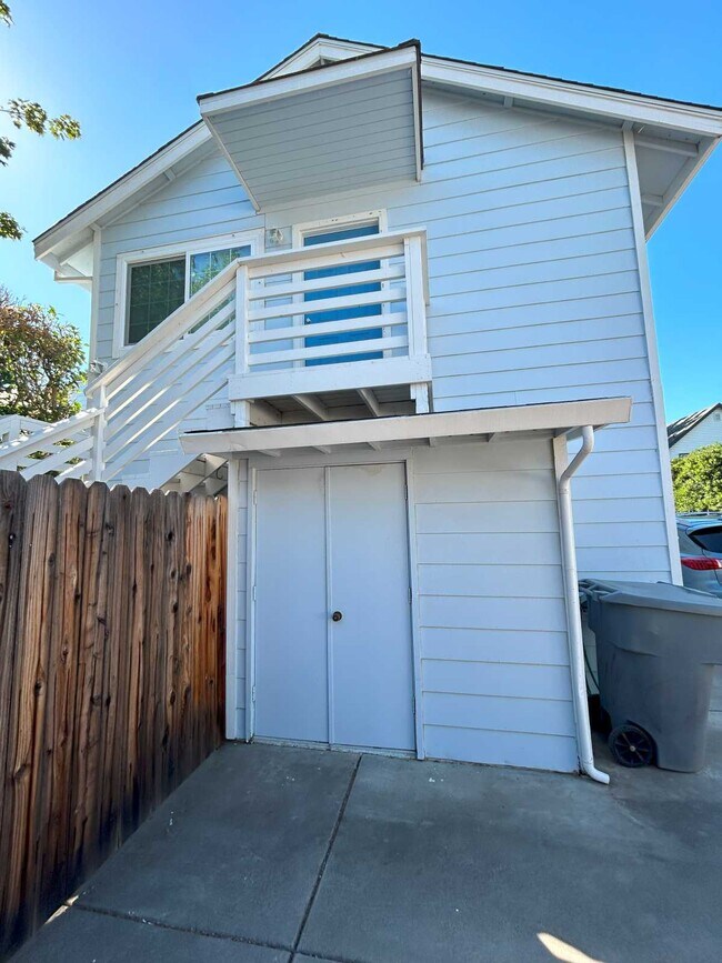 Photo - 204 Toyon Ln